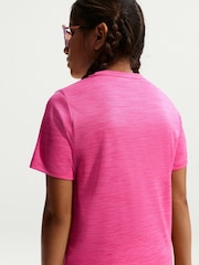 Rosa Rush - Nike Miler Dri-FIT Short Sleeve T-Shirt - Imagen 2 de 8