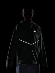 Rauchgrau - Nike Miler Repel UV Trainingsjacke - Bild 4 von 7