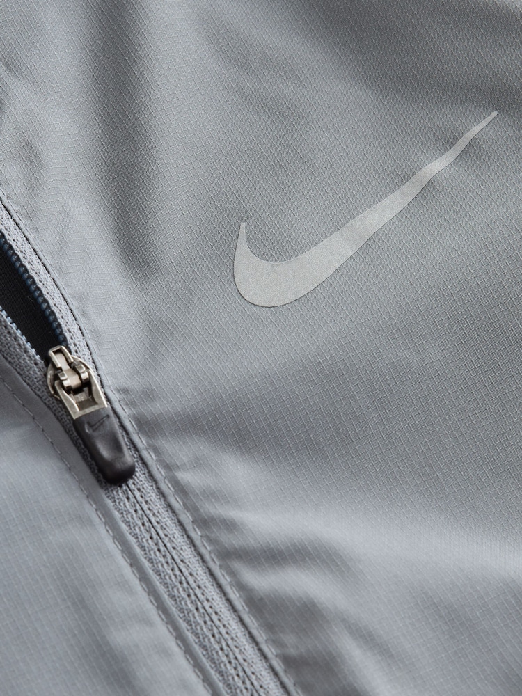 Rauchgrau - Nike Miler Repel UV Trainingsjacke - Bild 7 von 7