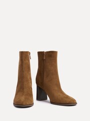 Linzi Brown Light Approach Round Toe Block Heeled Ankle Boots - Image 4 of 5