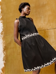 Vestido curto bordado com vieiras Ro&Zo - Imagem 2 de 5