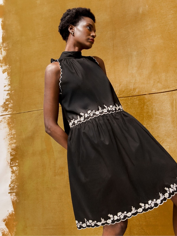 Vestido curto bordado com vieiras Ro&Zo - Imagem 2 de 5