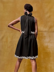 Vestido curto bordado com vieiras Ro&Zo - Imagem 5 de 5
