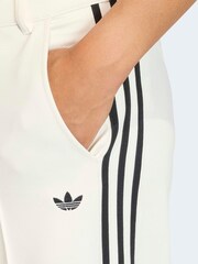 أبيض - adidas Originals Manager Joggers - صورة 4 من 6