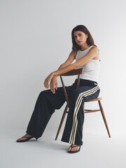 أسود - adidas Originals Manager Joggers - صورة 9 من 16