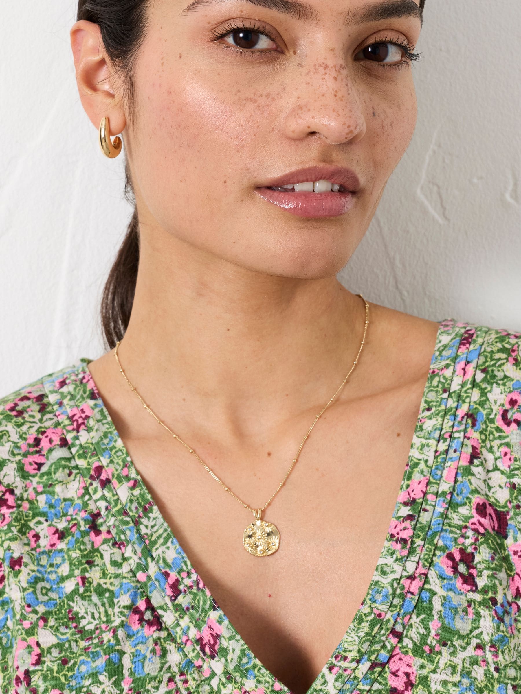 Fat Face Women's Necklace - Daisy Coin - Gold