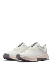 Nike White Pale Pink MC 3 Gym Trainers - Image 3 of 9