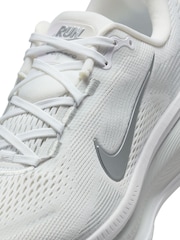 Nike White Metallic Vomero 18 Road Running Trainers - Image 10 of 10