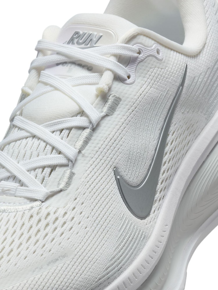 Nike White Metallic Vomero 18 Road Running Trainers - Image 10 of 10 Nike White Metallic Vomero 18 Road Running Trainers - Image 10 of 10