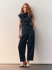 Jūras spēki - Nothing Ordinary Luxe mucas formas treniņbikses - Attēls 1 no 10