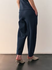 Jūras spēki - Nothing Ordinary Luxe mucas formas treniņbikses - Attēls 5 no 10