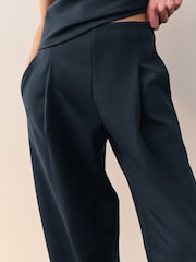 Jūras spēki - Nothing Ordinary Luxe mucas formas treniņbikses - Attēls 6 no 10