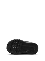 Nike Black Infant Star Runner 5 Trainers - Image 6 of 7
