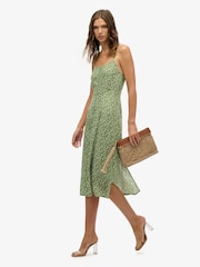 فستان متوسط الطول مطبوع بحمالات وأزرار أمامية من Superdry - صورة 3 من 7