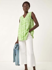 Blusa com decote em V e estampa floral romana - Imagem 2 de 5