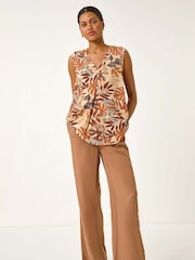 Blusa com decote em V e folha romana - Imagem 2 de 5
