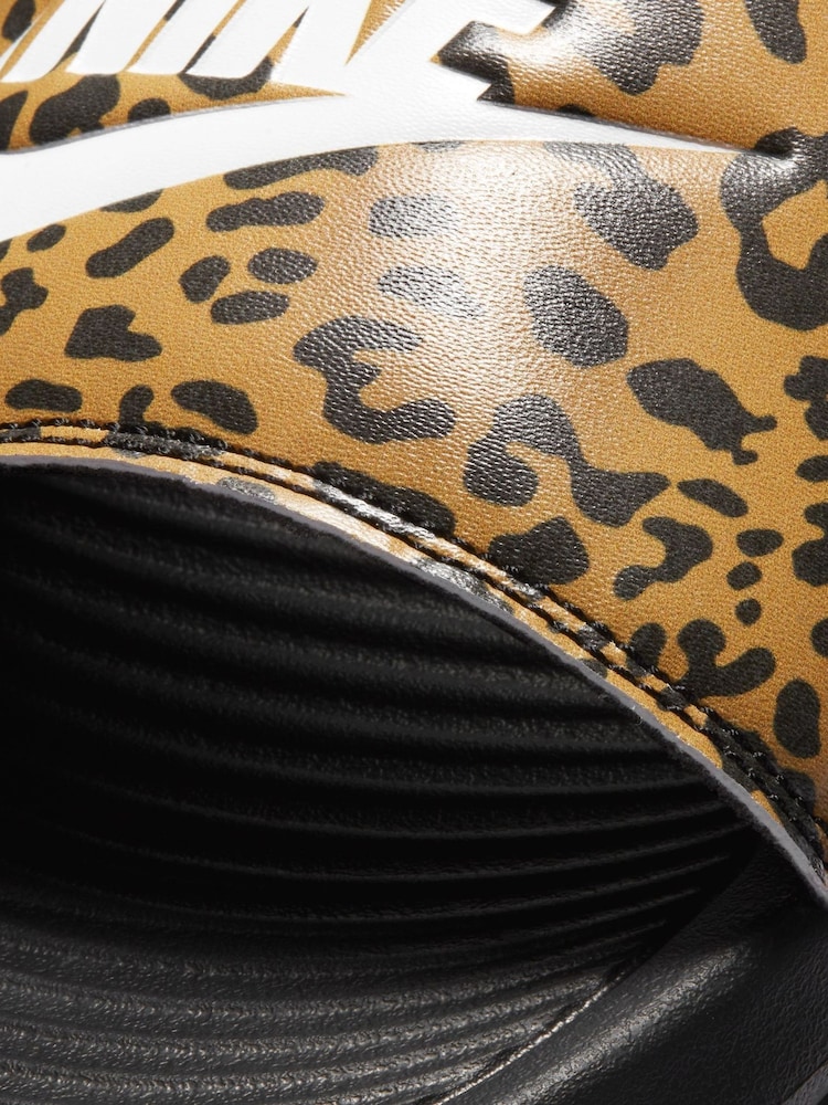 Nike Tan Brown Victori One Print Slides - Image 7 of 7 Nike Tan Brown Victori One Print Slides - Image 7 of 7