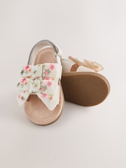 לבן רקום - סנדלי פפיון - תמונה 3 מתוך 5