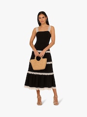 Vestido preto com acabamento em crochê e tricô Adrianna by Adrianna Papell - Imagem 1 de 6