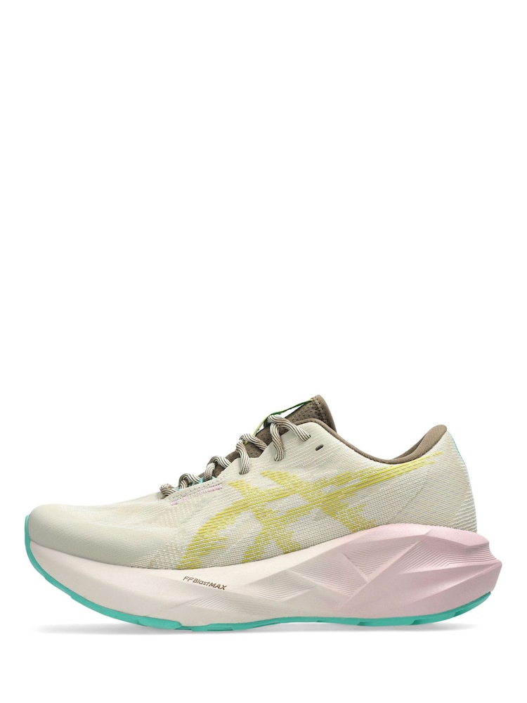 ASICS White/Gold Novablast 5 Running Trainers - Image 2 of 7