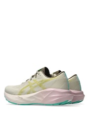 ASICS White/Gold Novablast 5 Running Trainers - Image 4 of 7