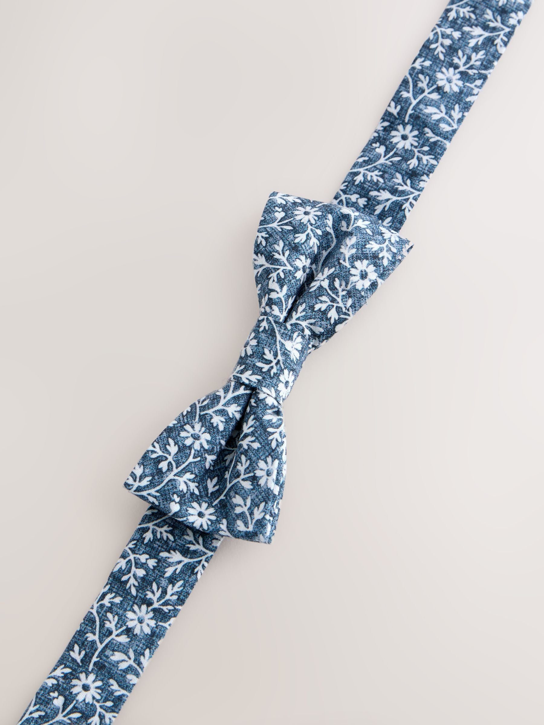 BOWTIE.store。 Buy Black Glitter Bow Tie (3-16yrs) from Next Romania