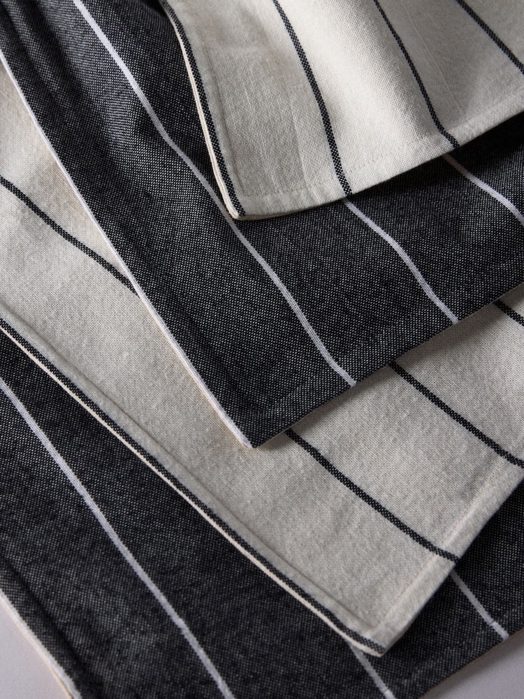 The Set 4 Pack Monochrome Cushion - Image 4 of 4