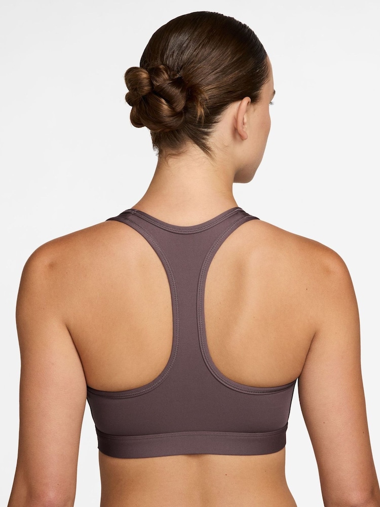 Tatu qəhvəyi - Nike Swoosh Orta Dəstəkli Yastıqsız İdman Büsthalteri - 3şəkildən 2 şəkil