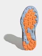 كريم - حذاء رياضي Skychaser AX5 GORE-TEX من adidas - صورة 5 من 9