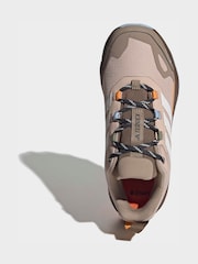 كريم - حذاء رياضي Skychaser AX5 GORE-TEX من adidas - صورة 6 من 9