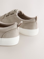 Neutral - Smarte Turnschuhe mit Klettverschluss - Bild 5 von 5