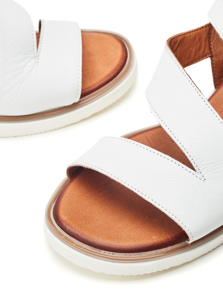 Moda in Pelle Kapur Cross Strap Wedge White Sandals - Image 4 of 4