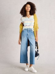 Camiseta listrada com decote Nelly Notch da White Stuff - Imagem 2 de 6