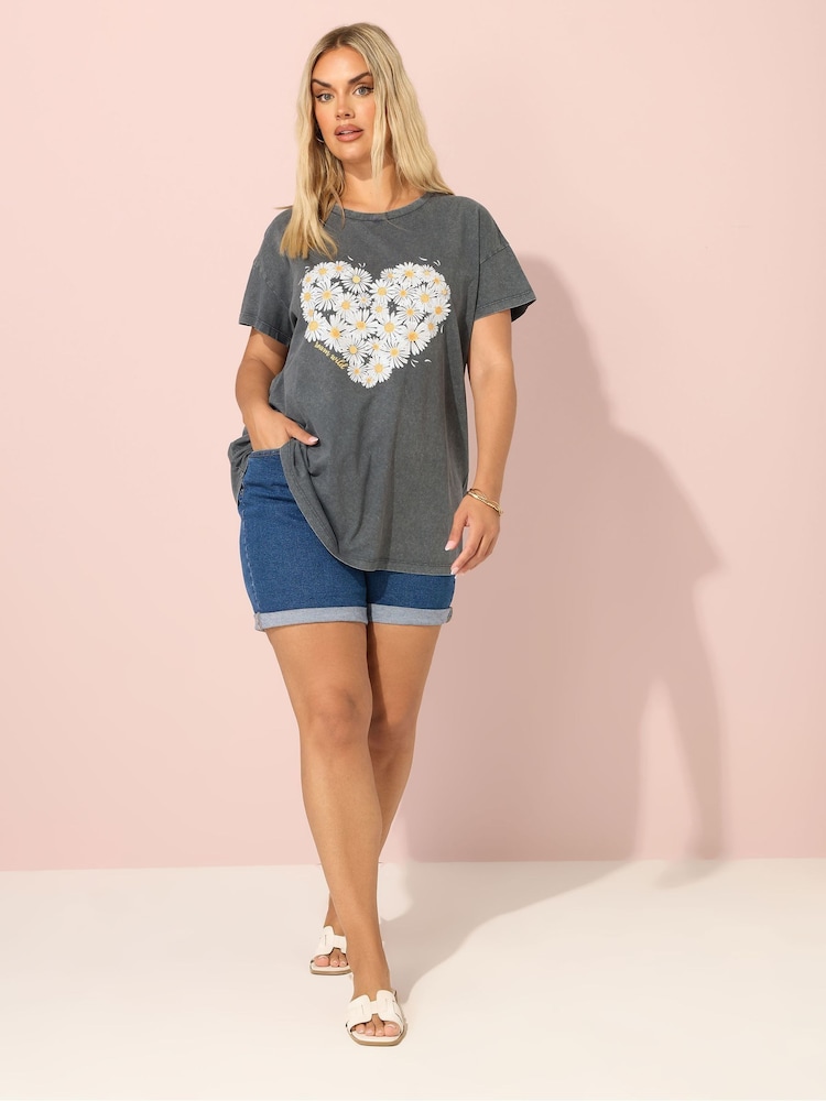 Yours Curve Grey Placement T-Shirt Daisy Heart - Image 2 of 5