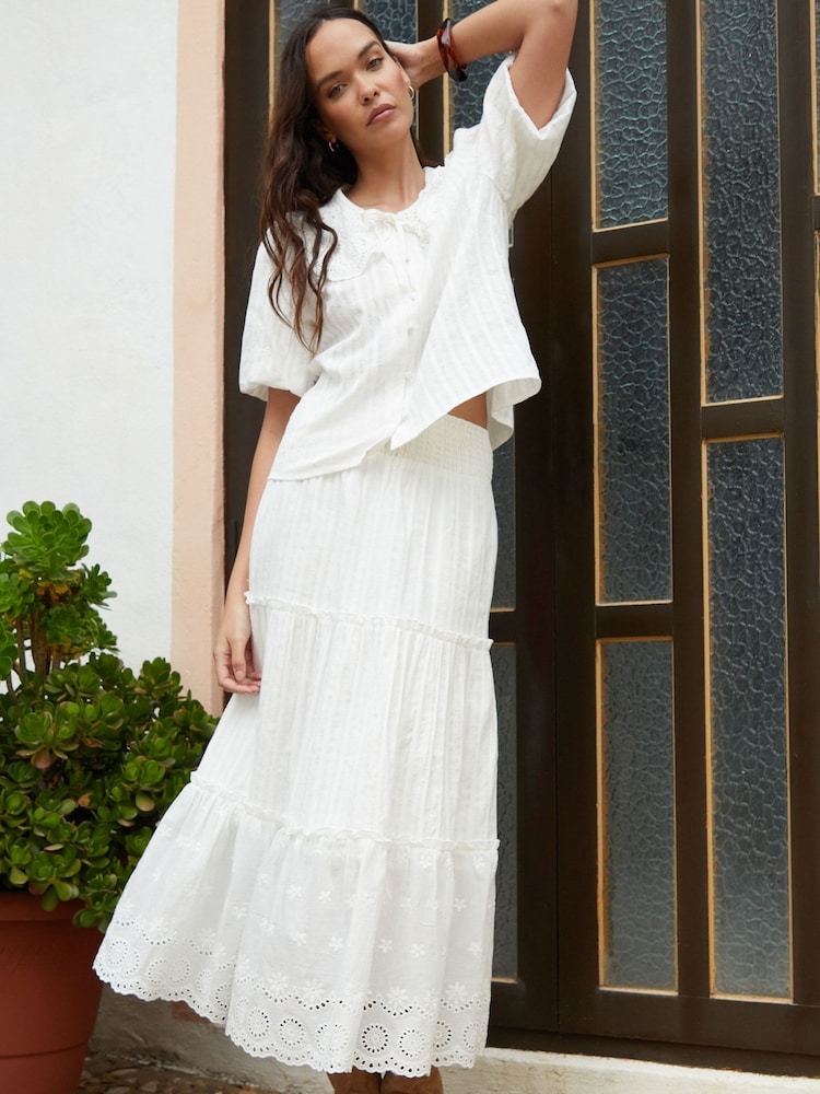 Another Sunday Broderie Tiered Pull On Midi Skirt - Bild 2 von 4