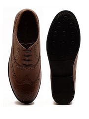 Braun - Off The Hook Waldew Leather Lace-Up Formal Brogue Shoes - Bild 6 von 6