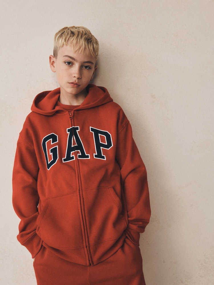 Rojo - Gap Relaxed Logo French Terry Zip Hoodie (4-13yrs) - Imagen 1 de 5 Rojo - Gap Relaxed Logo French Terry Zip Hoodie (4-13yrs) - Imagen 1 de 5