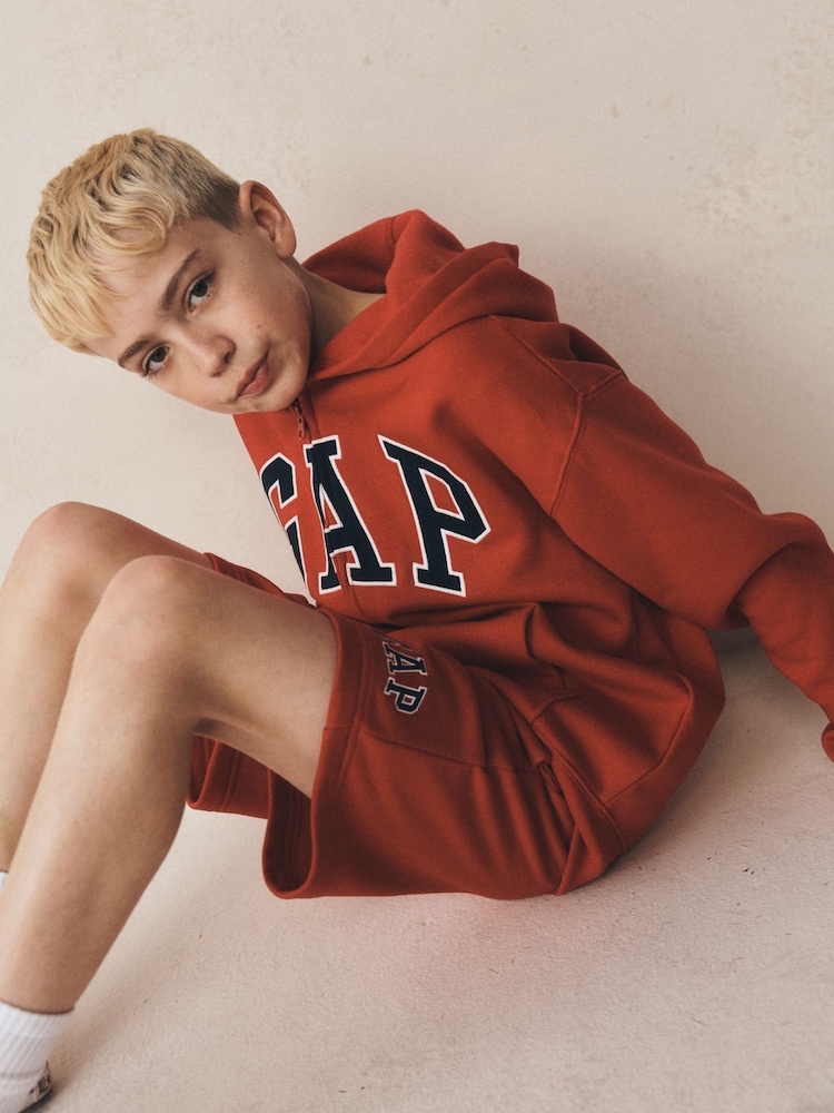Rojo - Gap Relaxed Logo French Terry Zip Hoodie (4-13yrs) - Imagen 2 de 5 Rojo - Gap Relaxed Logo French Terry Zip Hoodie (4-13yrs) - Imagen 2 de 5