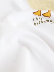 White Birthday Duck - تيشرت بأكمام قصيرة مزين بطبعة جرافيك (3شهور-7سنوات) - صورة 3 من 4
