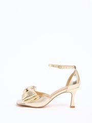 Cuero sintético dorado - Friends Like These Bow Detail Mid Flared Heeled Occasion Sandals - Imagen 5 de 5