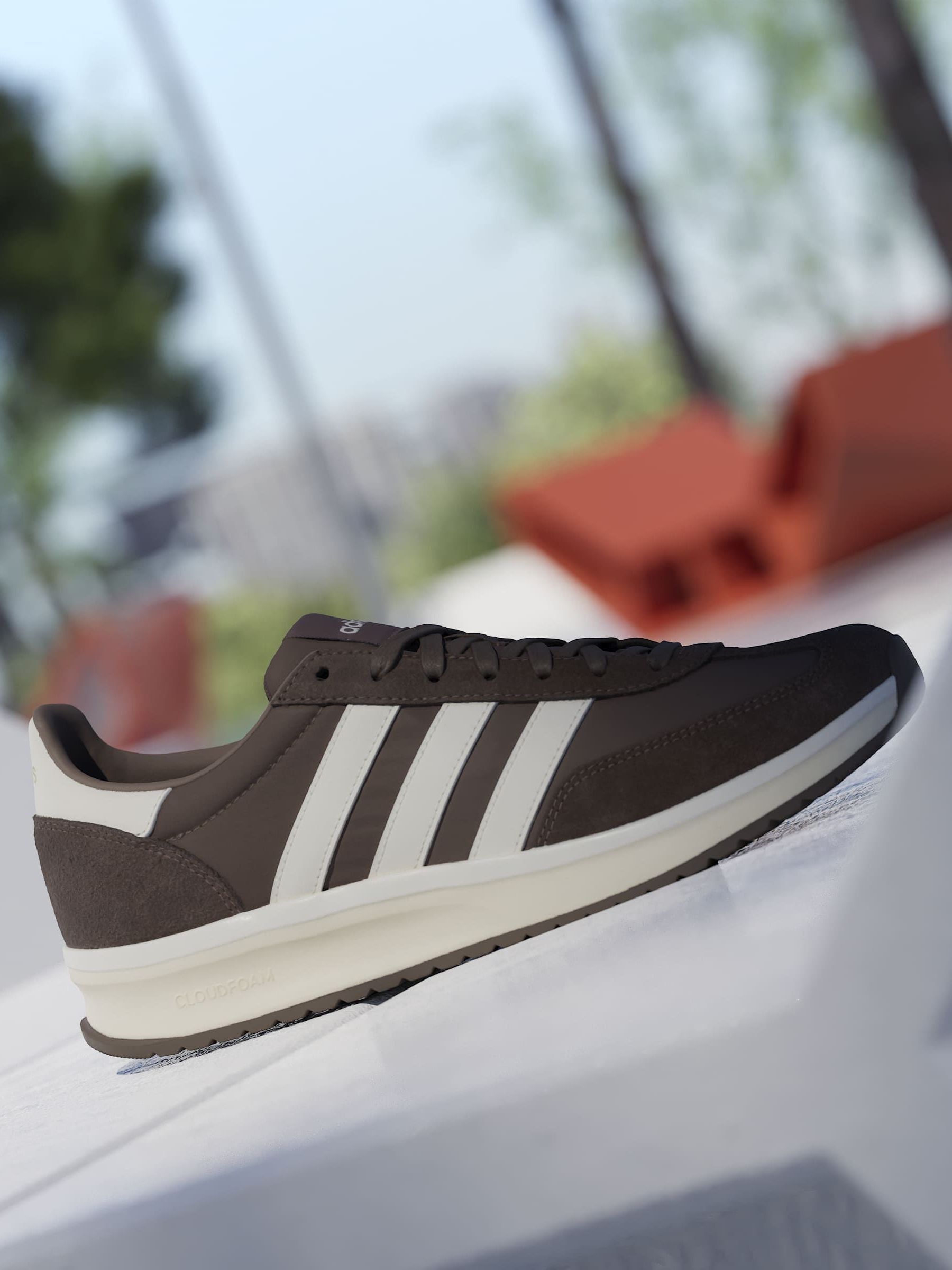 Next：日本 ブラウン - adidas Run 70s 2.0 スニーカー from Next Japan