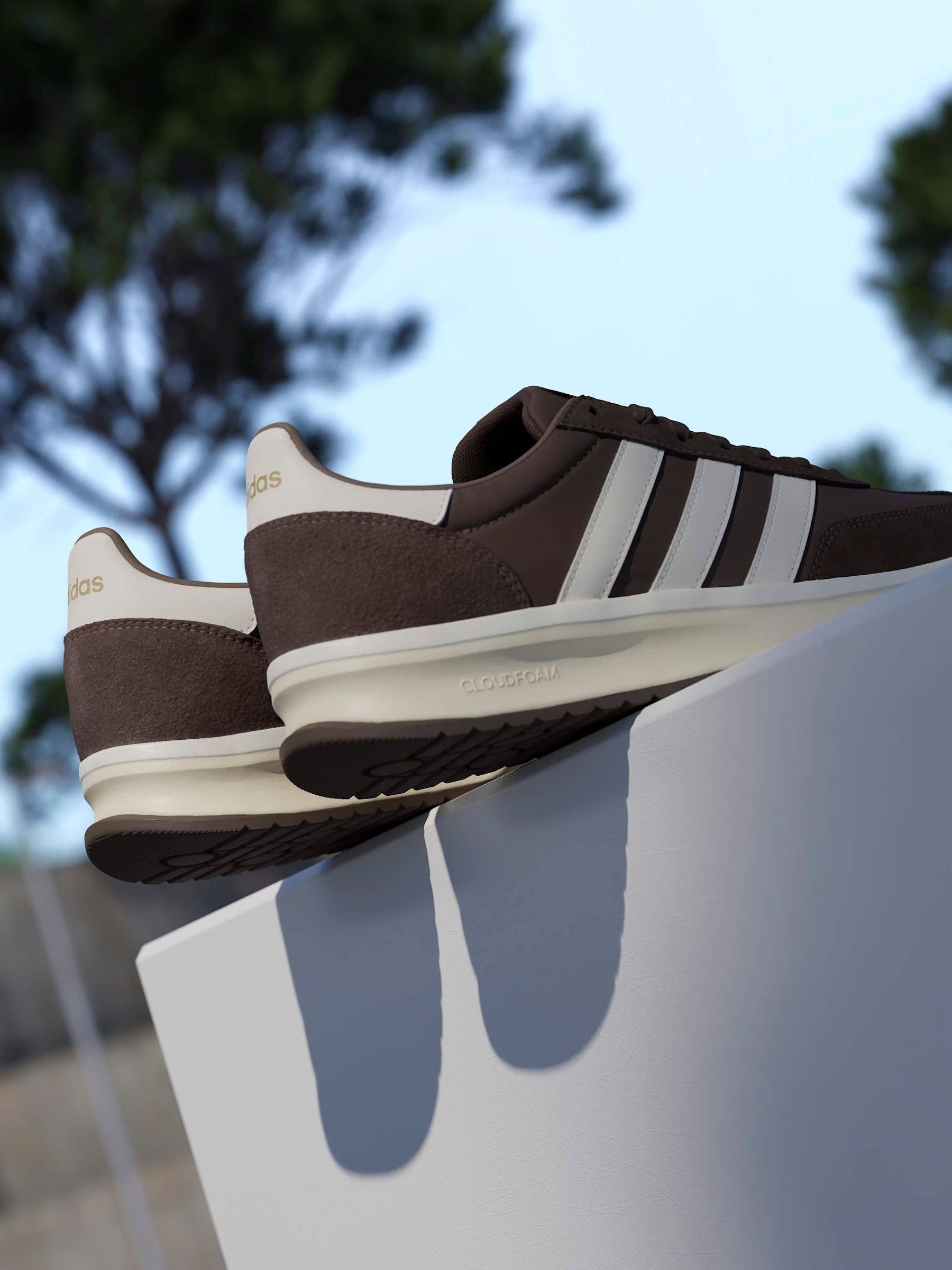 Next：日本 ブラウン - adidas Run 70s 2.0 スニーカー from Next Japan