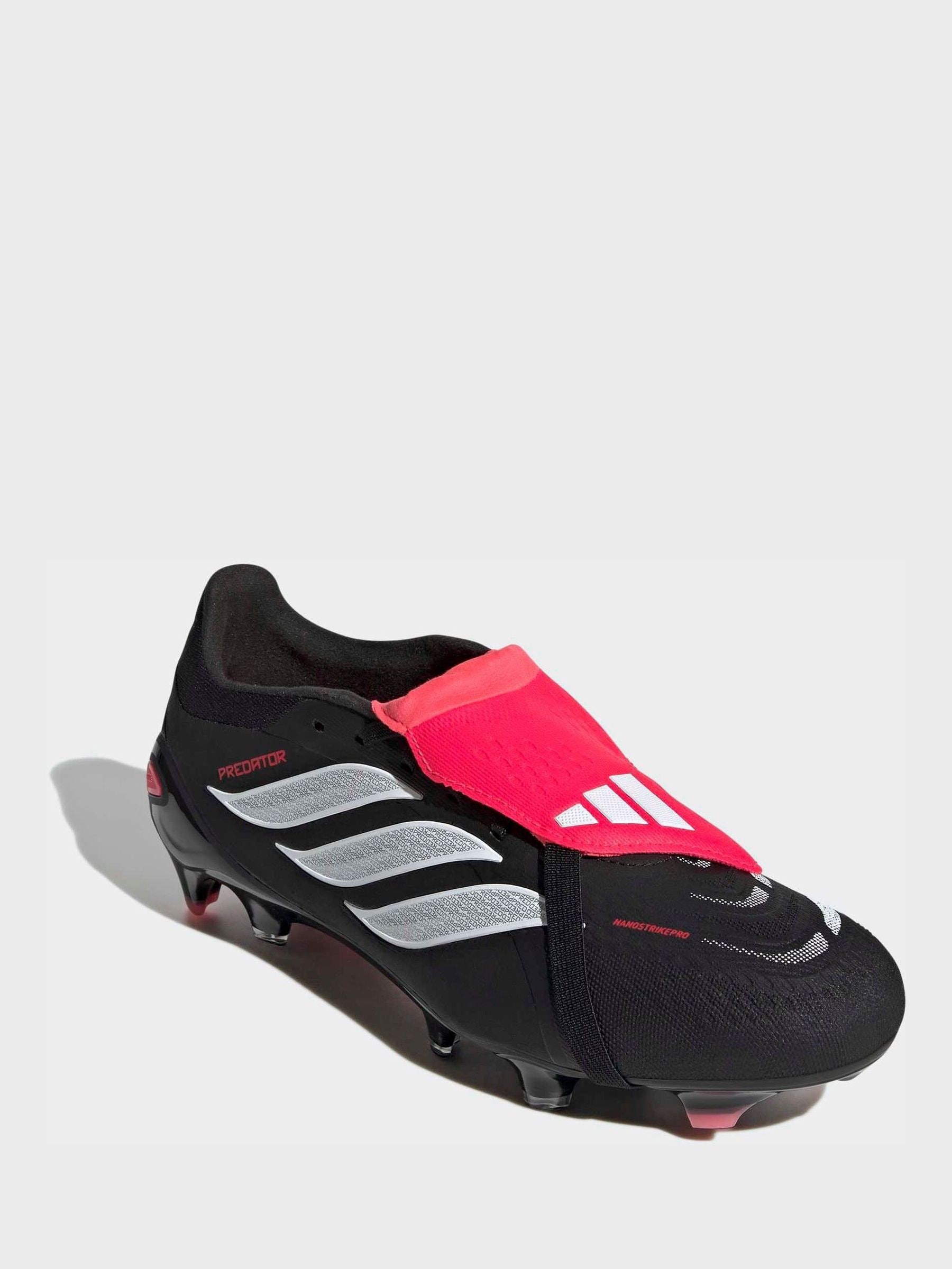 Next：日本 ブラック - adidas Predator Pro 折り返しタンファーム