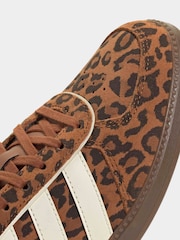 أبيض بطبعة جلد الفهد - حذاء رياضي أنيق Breaknet من adidas - صورة 10 من 12