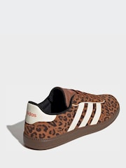 أبيض بطبعة جلد الفهد - حذاء رياضي أنيق Breaknet من adidas - صورة 12 من 12