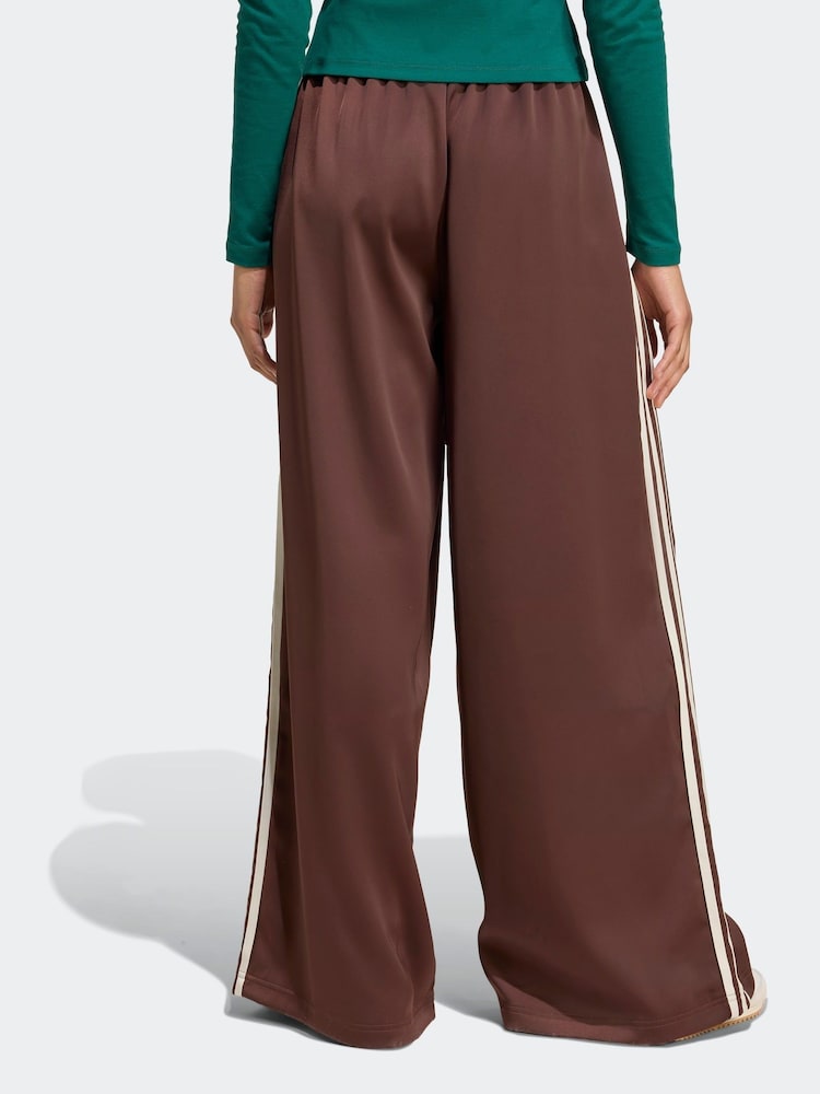 adidas Originals Adicolor Satin Wide Leg Joggers - صورة 2 من 5 adidas Originals Adicolor Satin Wide Leg Joggers - صورة 2 من 5