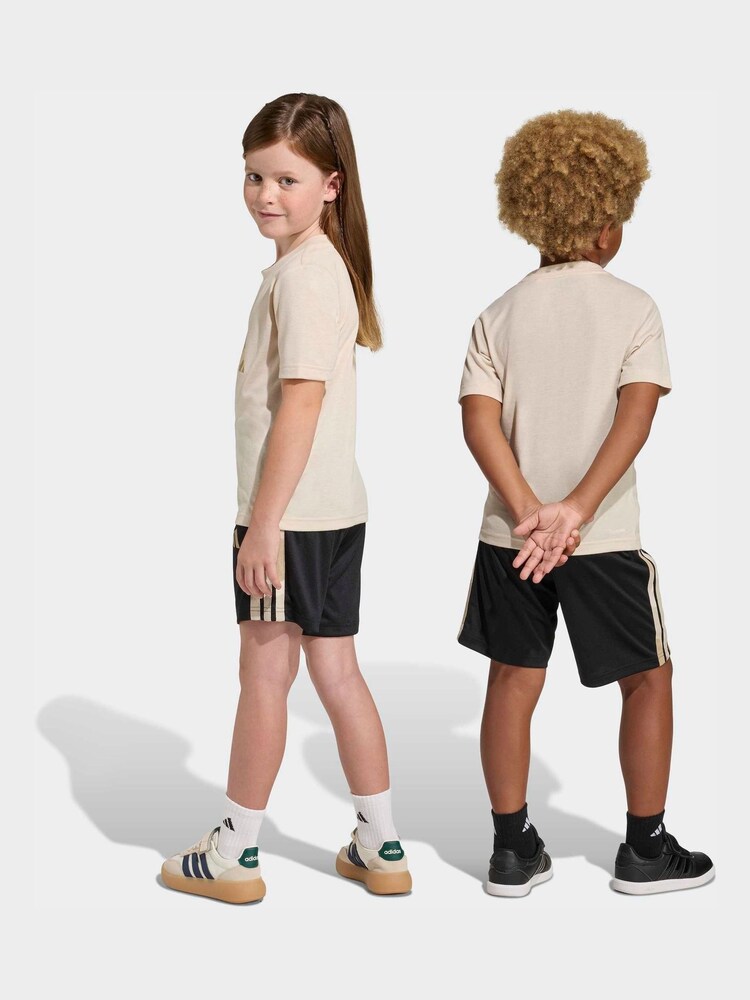 بني - طقم تيشرت وشورت للأطفال الرضع بشعار مموه من تشكيلة Train Essentials من adidas - صورة 2 من 8