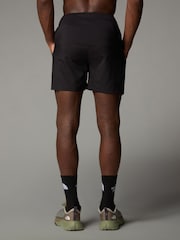 The North Face מכנסיים באורך 5 אינץ', דגם 7/24 - תמונה 2 מתוך 3