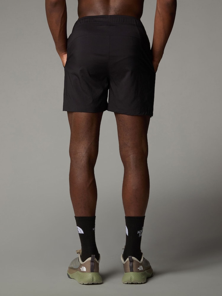 The North Face מכנסיים באורך 5 אינץ', דגם 7/24 - תמונה 2 מתוך 3