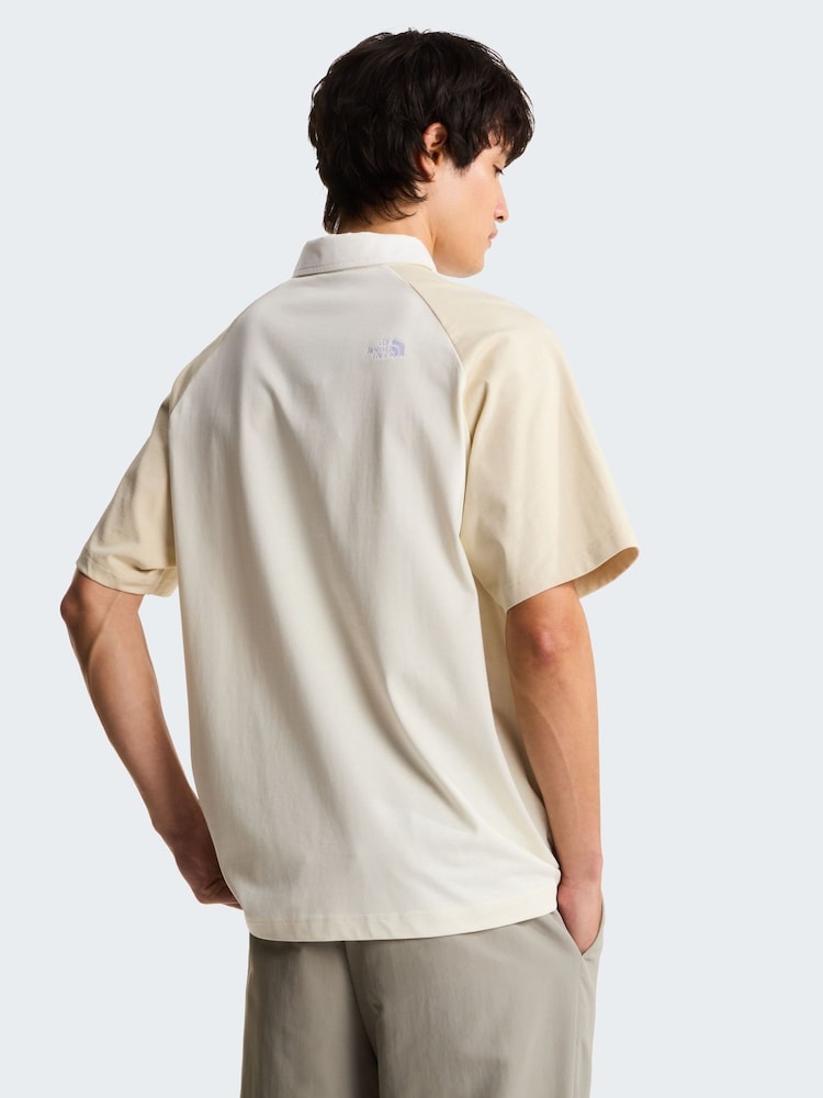 بني - The North Face Relaxed Rugby Polo T-Shirt - صورة 2 من 5